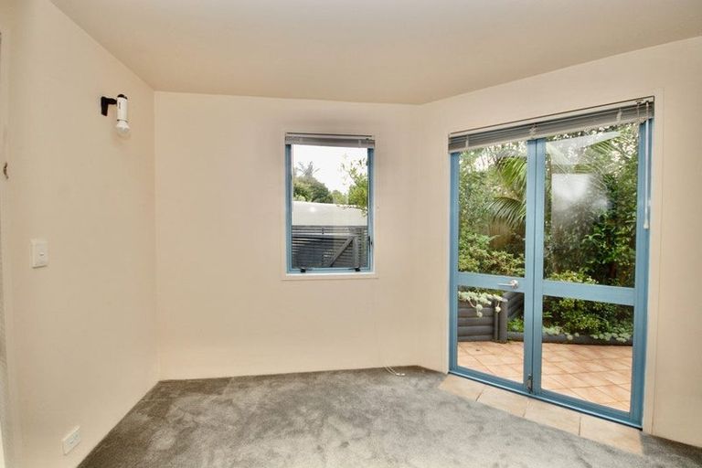 Photo of property in 11 Wilmington Place, Forrest Hill, Auckland, 0620