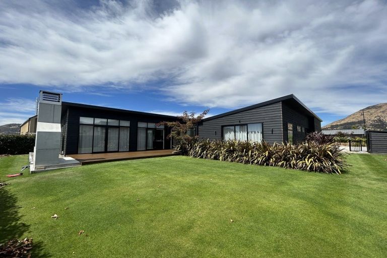 Photo of property in 5 Mcdonald Street, Wanaka, 9305