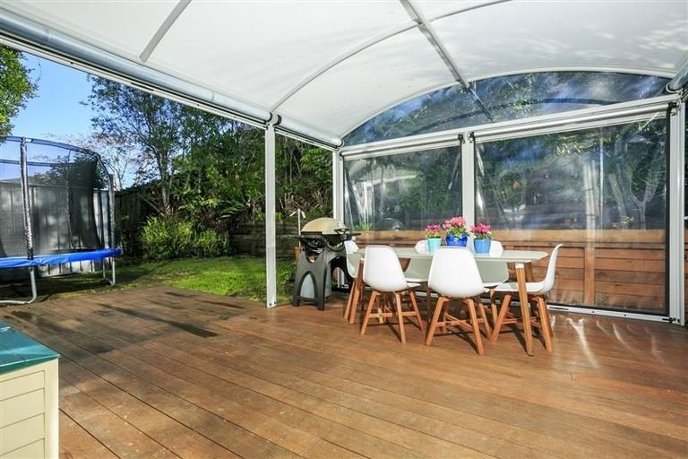 Photo of property in 28 Lavery Place, Sunnynook, Auckland, 0632