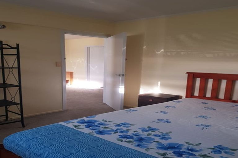 Photo of property in 11 Hauraki Crescent, Pinehill, Auckland, 0632