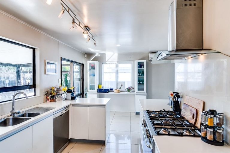 Photo of property in 54 Meeanee Road, Taradale, Napier, 4112