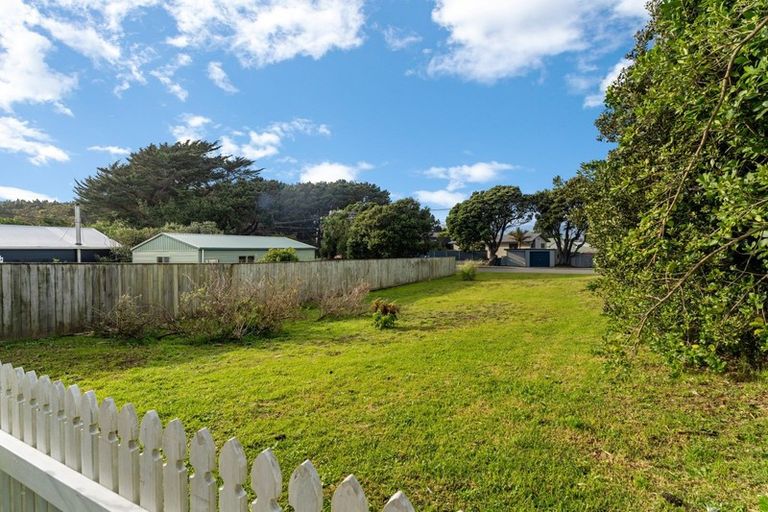 Photo of property in 6 Kapiti Lane, Otaki Beach, Otaki, 5512