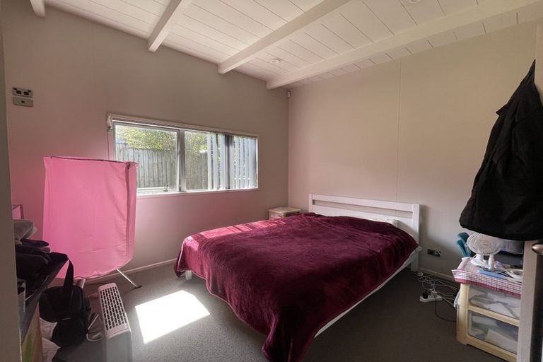 Photo of property in 10 Jonathan Place, Sunnynook, Auckland, 0620
