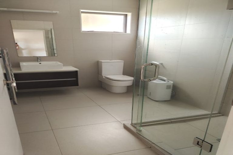 Photo of property in 16 Mural Place, Greenhithe, Auckland, 0632