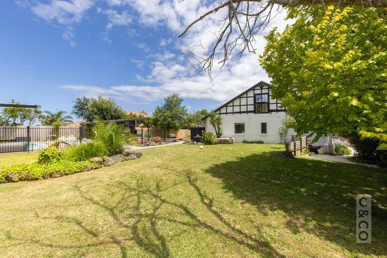 Photo of property in 855 State Highway 16, Waimauku, 0812