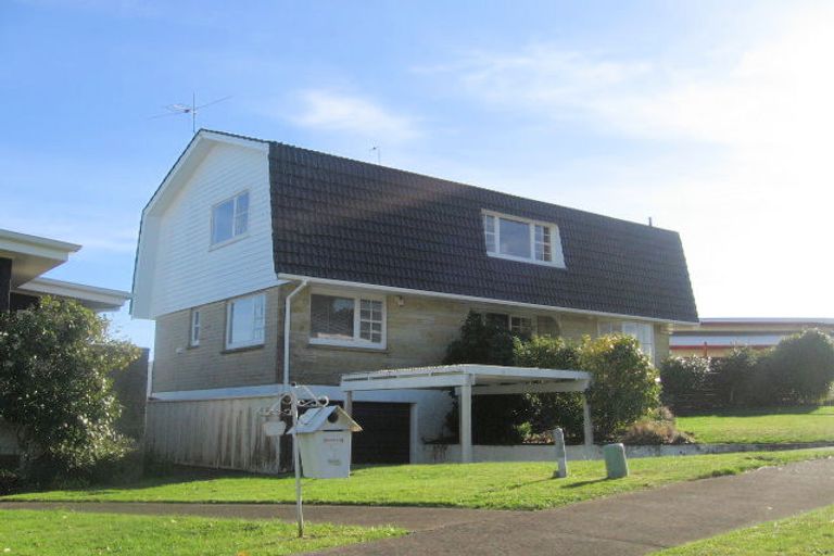 Photo of property in 6 Compass Way, Whitby, Porirua, 5024