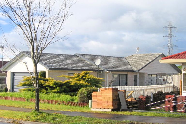 Photo of property in 8 Tullis Place, Burswood, Auckland, 2013