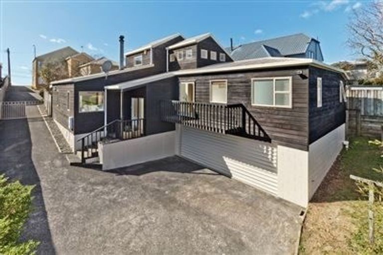 Photo of property in 2/720 East Coast Road, Pinehill, Auckland, 0632