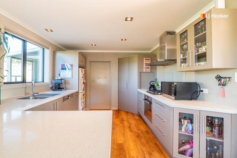 Photo of property in 27 Church Hill Road, Green Island, Dunedin, 9018