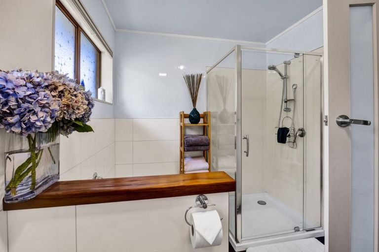 Photo of property in 14 Spencer Place, Merrilands, New Plymouth, 4312