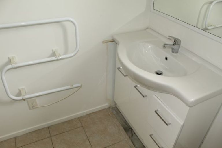 Photo of property in 10 Hill Crescent, New Lynn, Auckland, 0600