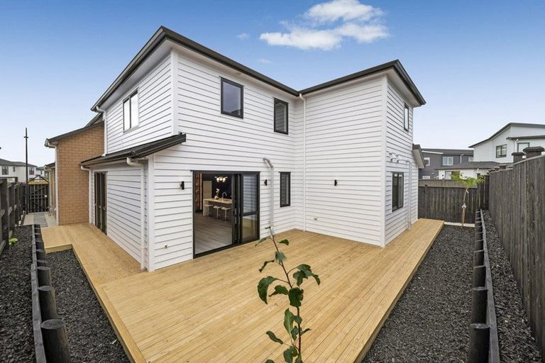 Photo of property in 8 Pineview Drive, Rosehill, Papakura, 2113