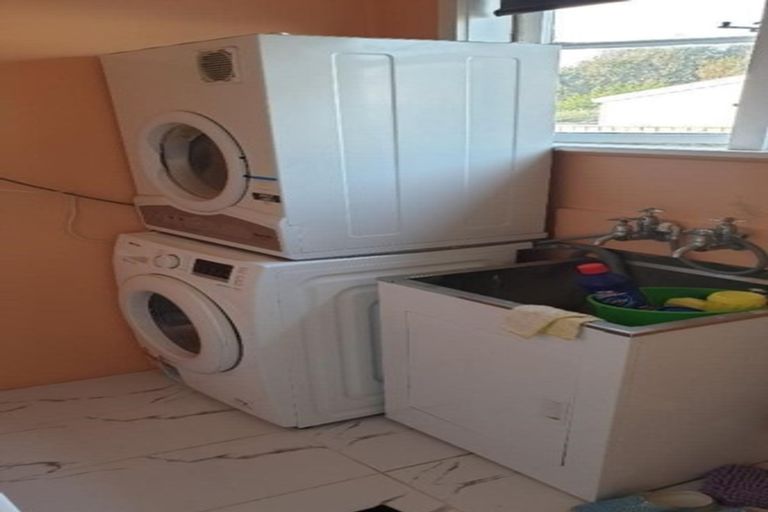 Photo of property in 28 Hadfield Street, Patea, 4520