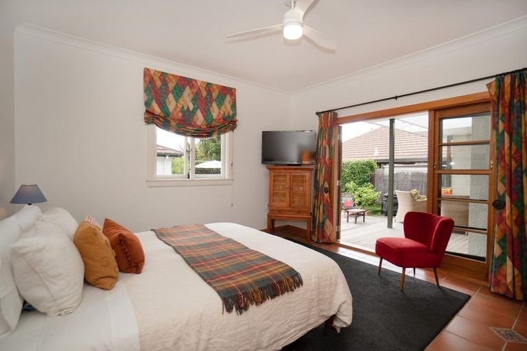 Photo of property in 37 Manapouri Crescent, Hokowhitu, Palmerston North, 4410