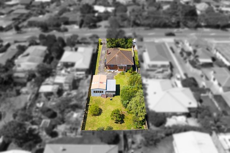 Photo of property in 45 Sturges Road, Henderson, Auckland, 0612