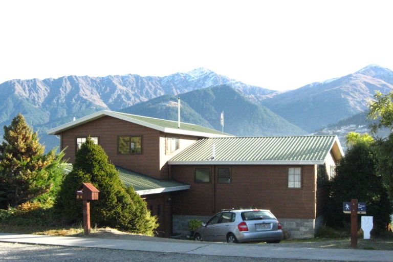 Photo of property in 34 Oregon Drive, Kelvin Heights, Queenstown, 9300