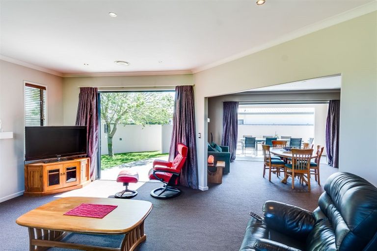 Photo of property in 6 Donald Place, Frimley, Hastings, 4120