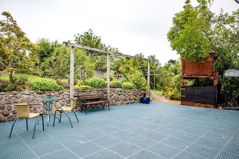 Photo of property in 8 Ruapehu Drive, Fitzherbert, Palmerston North, 4410