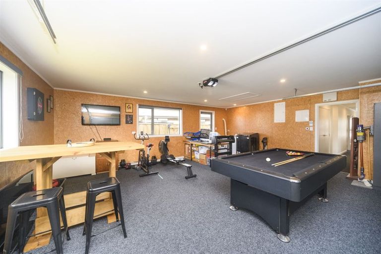 Photo of property in 24 Monaco Grove, Fitzherbert, Palmerston North, 4410