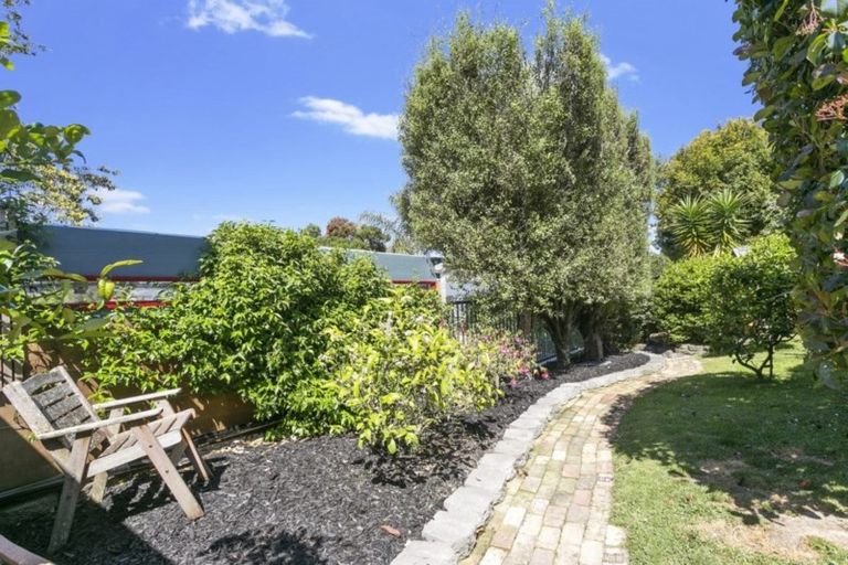 Photo of property in 8 Valdese Rise, Browns Bay, Auckland, 0630