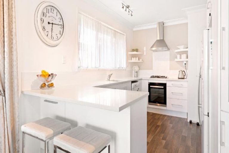 Photo of property in 6 Colwill Road, Massey, Auckland, 0614