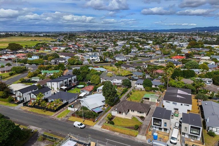 Photo of property in 12 Montmere Avenue, Te Atatu Peninsula, Auckland, 0610