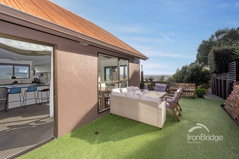 Photo of property in 10 Osmond Lane, Mount Pleasant, Christchurch, 8081