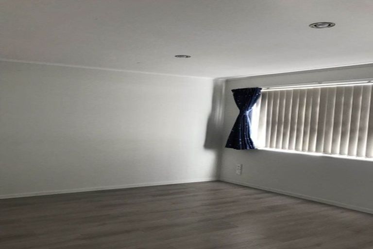 Photo of property in 30c Pinedale Place, Henderson, Auckland, 0610