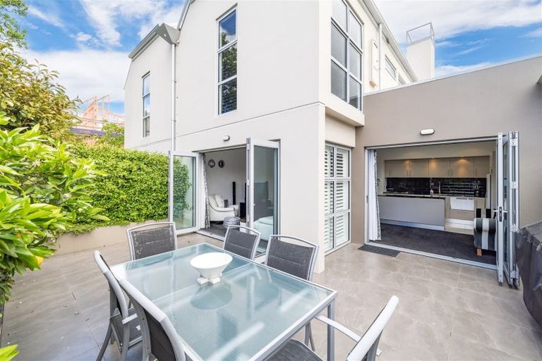 Photo of property in 28 Rhodes Street, Merivale, Christchurch, 8014