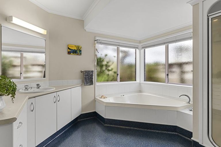 Photo of property in 11b Redwood Crescent, Hurdon, New Plymouth, 4310