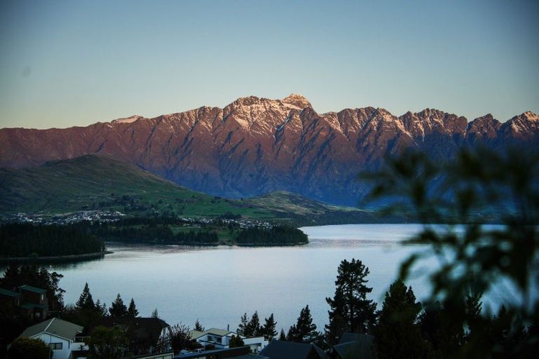 Photo of property in 6 Aspen Grove, Fernhill, Queenstown, 9300