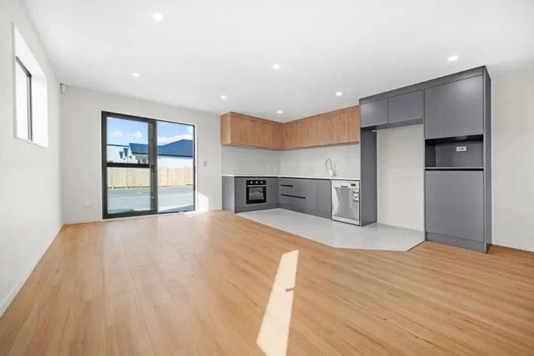 Photo of property in 12 Rorotu Avenue, Karaka, Papakura, 2113