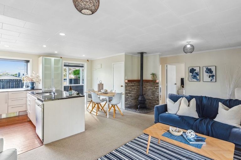 Photo of property in 12 Hicks Crescent, Waikanae Beach, Waikanae, 5036