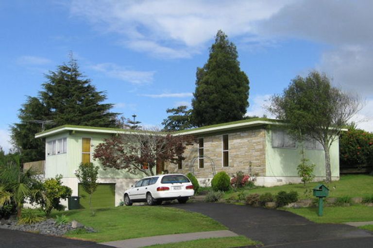 Photo of property in 14 Quibray Place, Botany Downs, Auckland, 2010