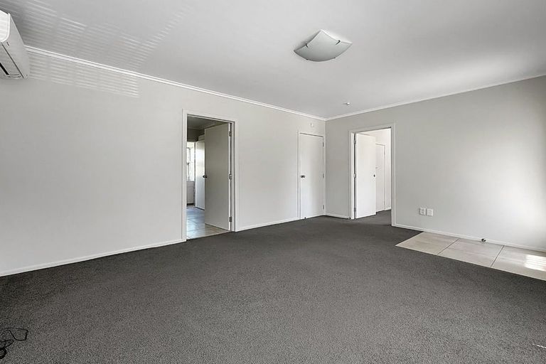Photo of property in 1/216 Beach Road, Campbells Bay, Auckland, 0630