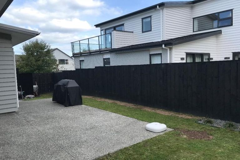 Photo of property in 21 Westerley Place, Long Bay, Auckland, 0630