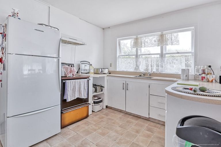 Photo of property in 22 Kingdale Road, Henderson, Auckland, 0610