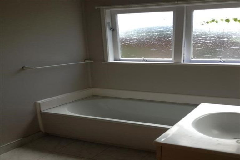 Photo of property in 15 Camrose Place, Glenfield, Auckland, 0629