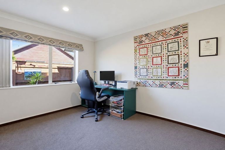 Photo of property in 76 Hillcrest Road North, Raumati Beach, Paraparaumu, 5032