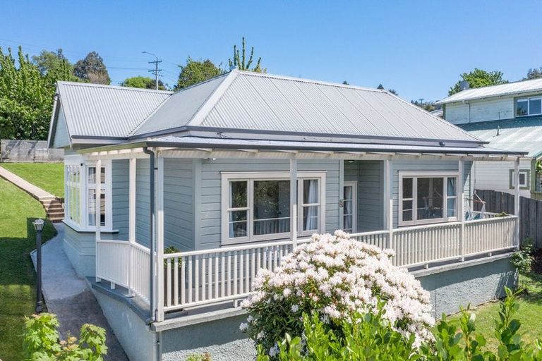 Photo of property in 21 Glenross Street, Glenross, Dunedin, 9011