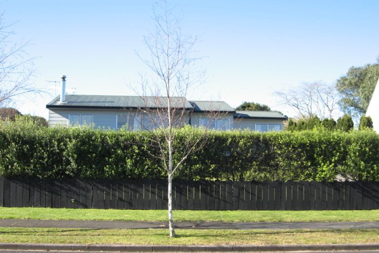 Photo of property in 37 Seaward Place, Wattle Downs, Auckland, 2103