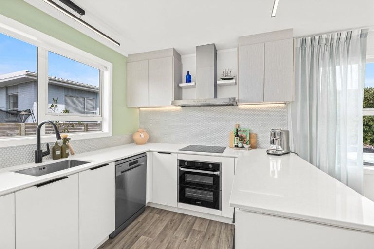 Photo of property in 3 The Southern Isle, Omaha, 0986