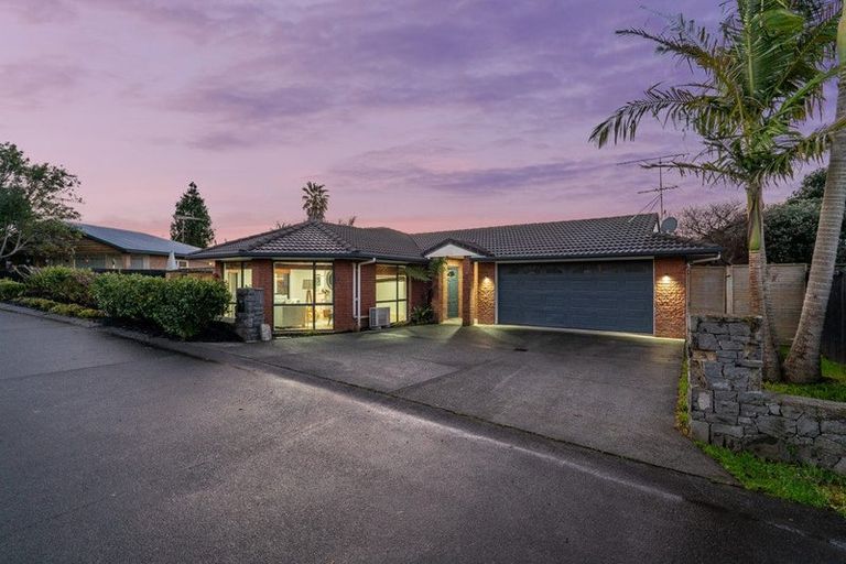 Photo of property in 12 Hocken Place, Mangere Bridge, Auckland, 2022