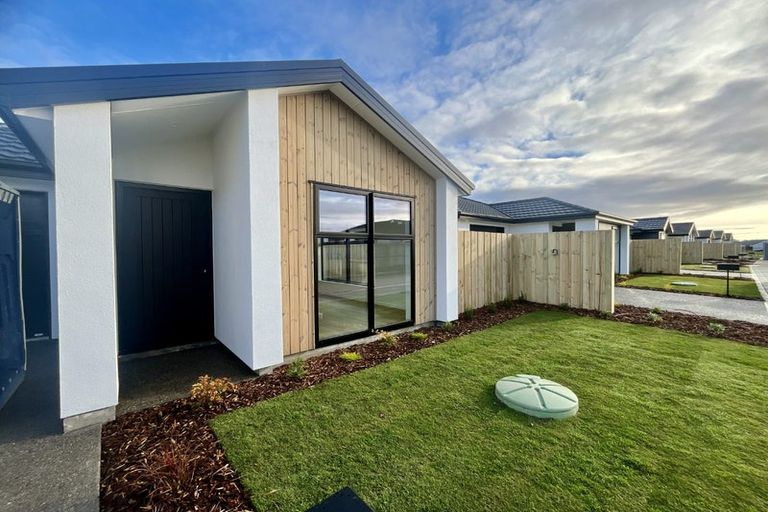 Photo of property in 1 Oakvale Lane, Halswell, Christchurch, 8025