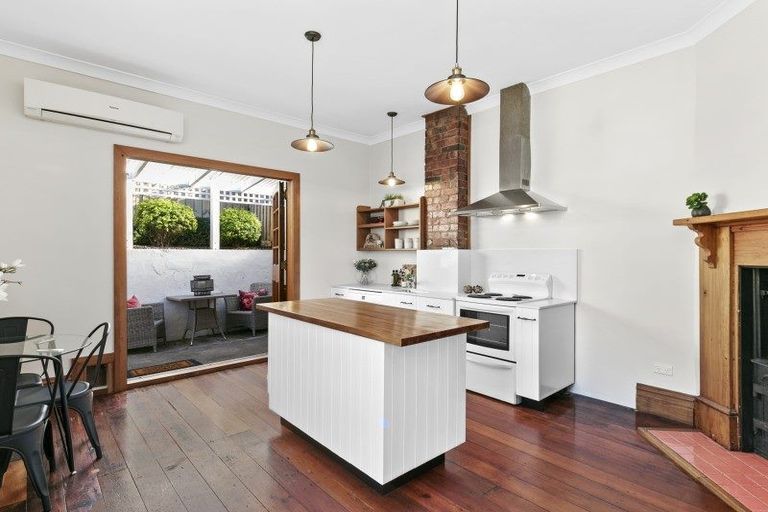 Photo of property in 80 Rolleston Street, Mount Cook, Wellington, 6021