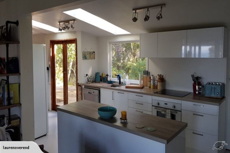 Photo of property in 29 Kauri Point Road, Laingholm, Auckland, 0604