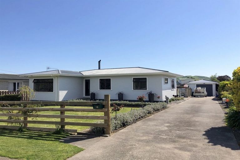 Photo of property in 18 Woburn Street, Waipukurau, 4200