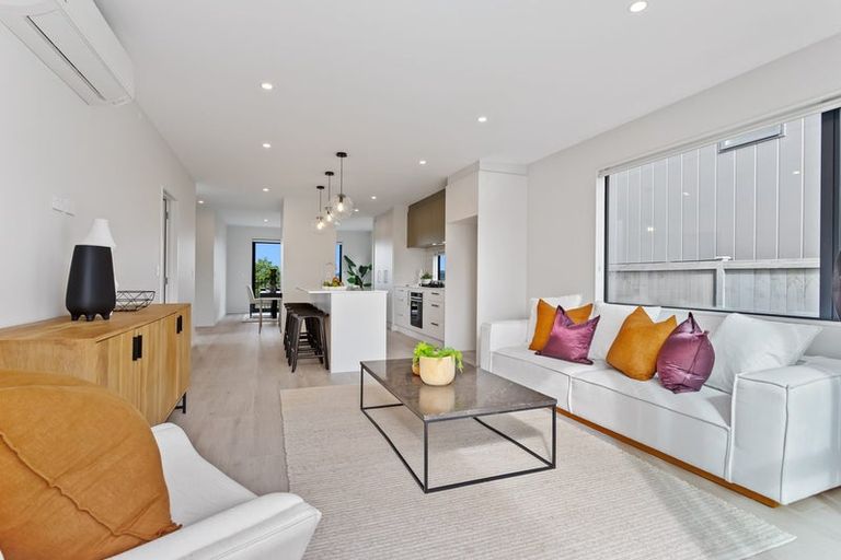 Photo of property in 17 Park Green Avenue, Rosehill, Papakura, 2113