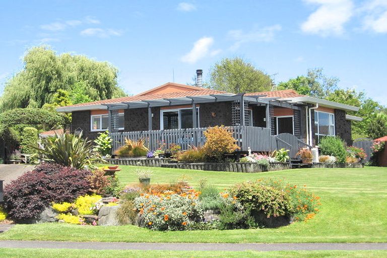 Photo of property in 37 Sheridan Crescent, Leamington, Cambridge, 3432