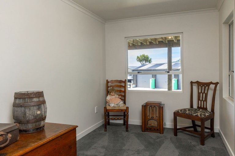 Photo of property in 11 Ranui Street, Waikawa, Picton, 7220